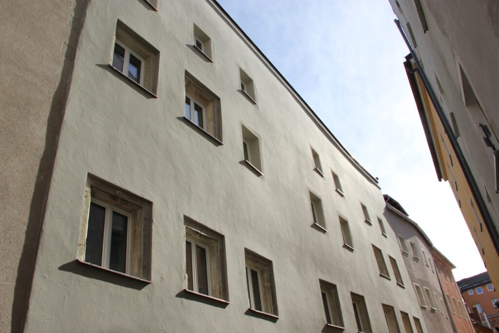 Sanierung eines denkmalgeschützten Wohnhauses mit 14 Einheiten in Regensburg 